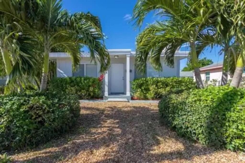 Jungle Cottage With Luxury Pool, Hot Tub And More! レイク・ワース エクステリア 写真