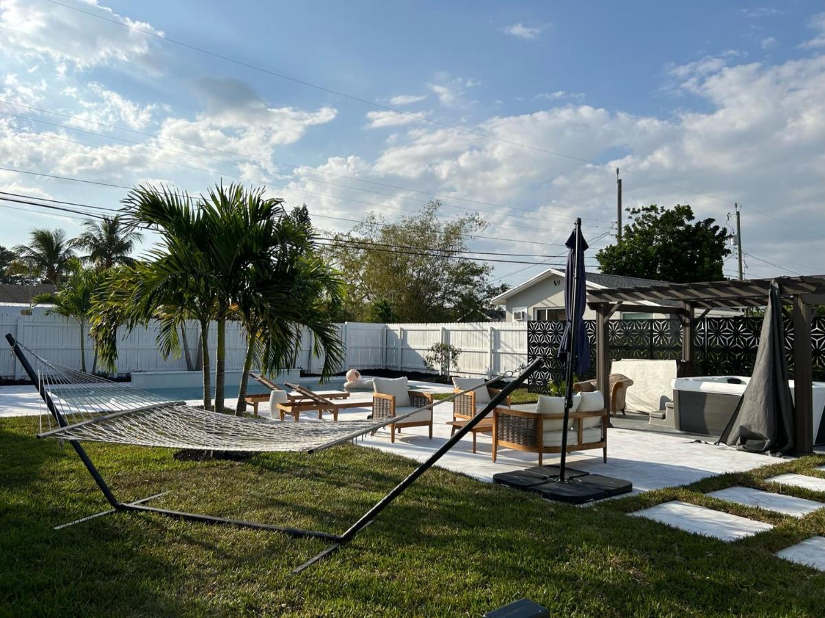Jungle Cottage With Luxury Pool, Hot Tub And More! レイク・ワース エクステリア 写真
