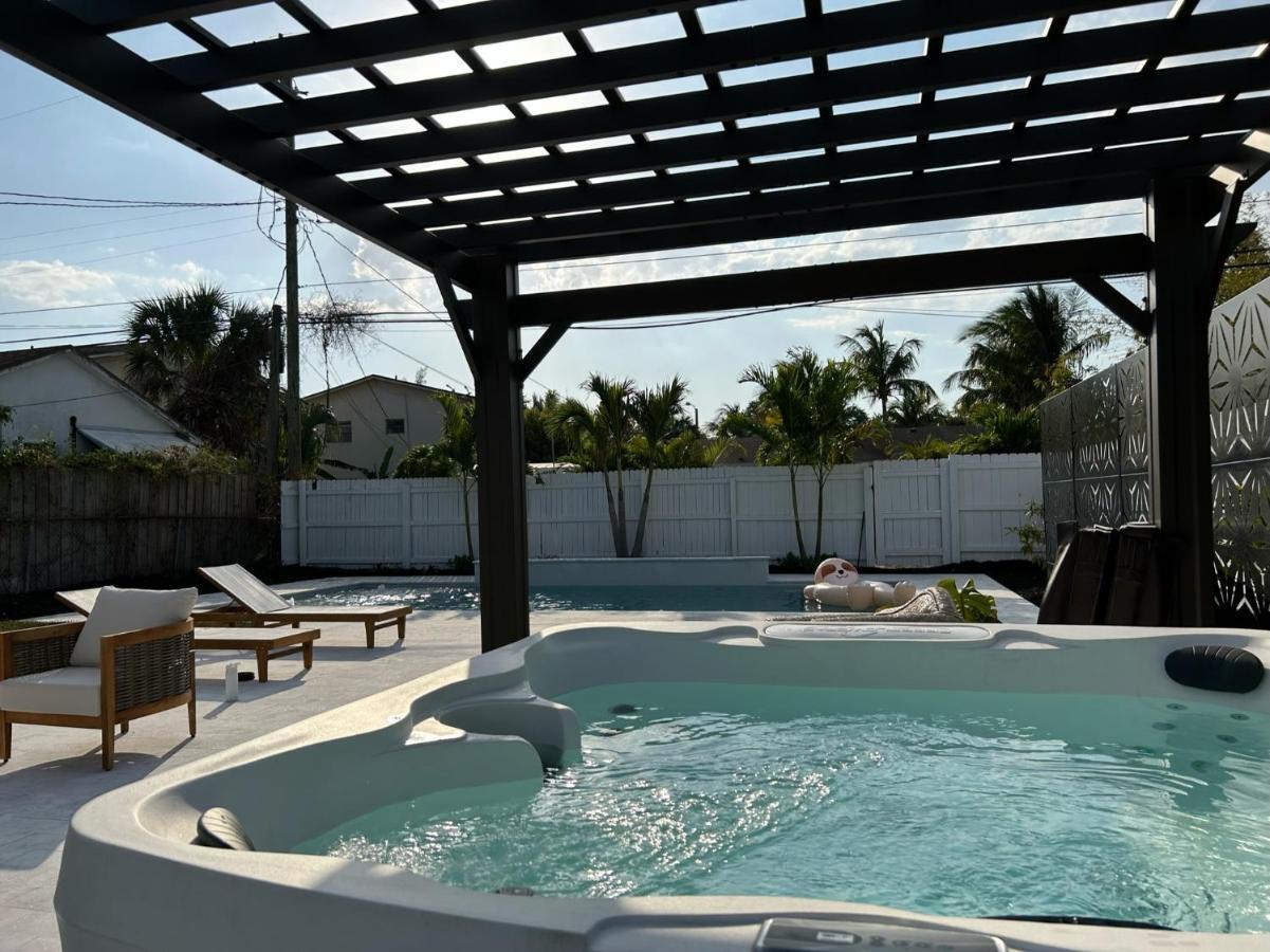 Jungle Cottage With Luxury Pool, Hot Tub And More! レイク・ワース エクステリア 写真