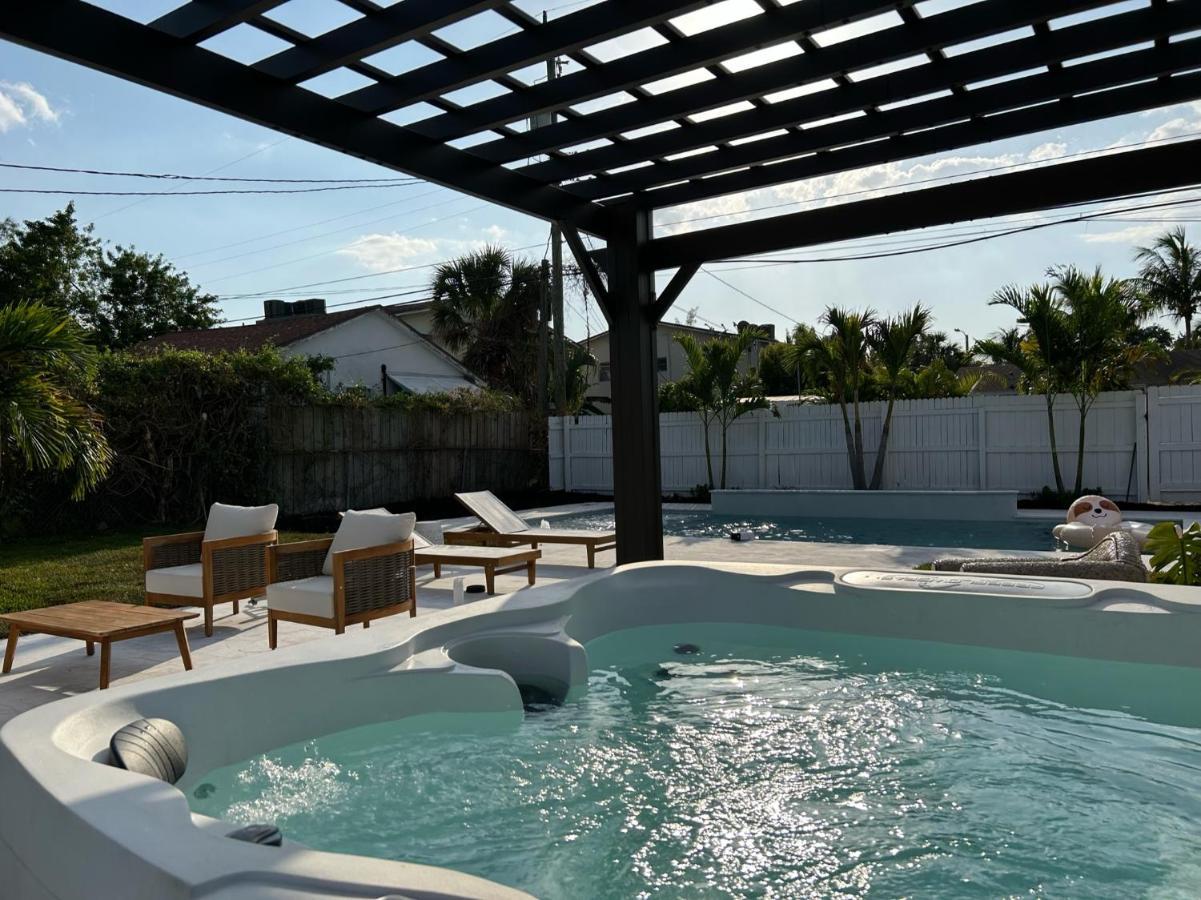 Jungle Cottage With Luxury Pool, Hot Tub And More! レイク・ワース エクステリア 写真